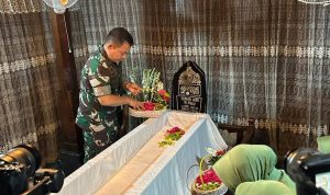 Jenderal Dudung Ziarah ke Makam Sunan Giri dan Jadi Imam Salat Magrib di Masjid Syekh Maulana Malik Ibrahim