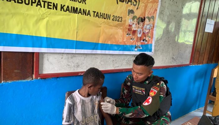 Satgas Pamtas Yonif 407/PK Gelar Imunisasi Kesehatan Kepada anak sekolah
