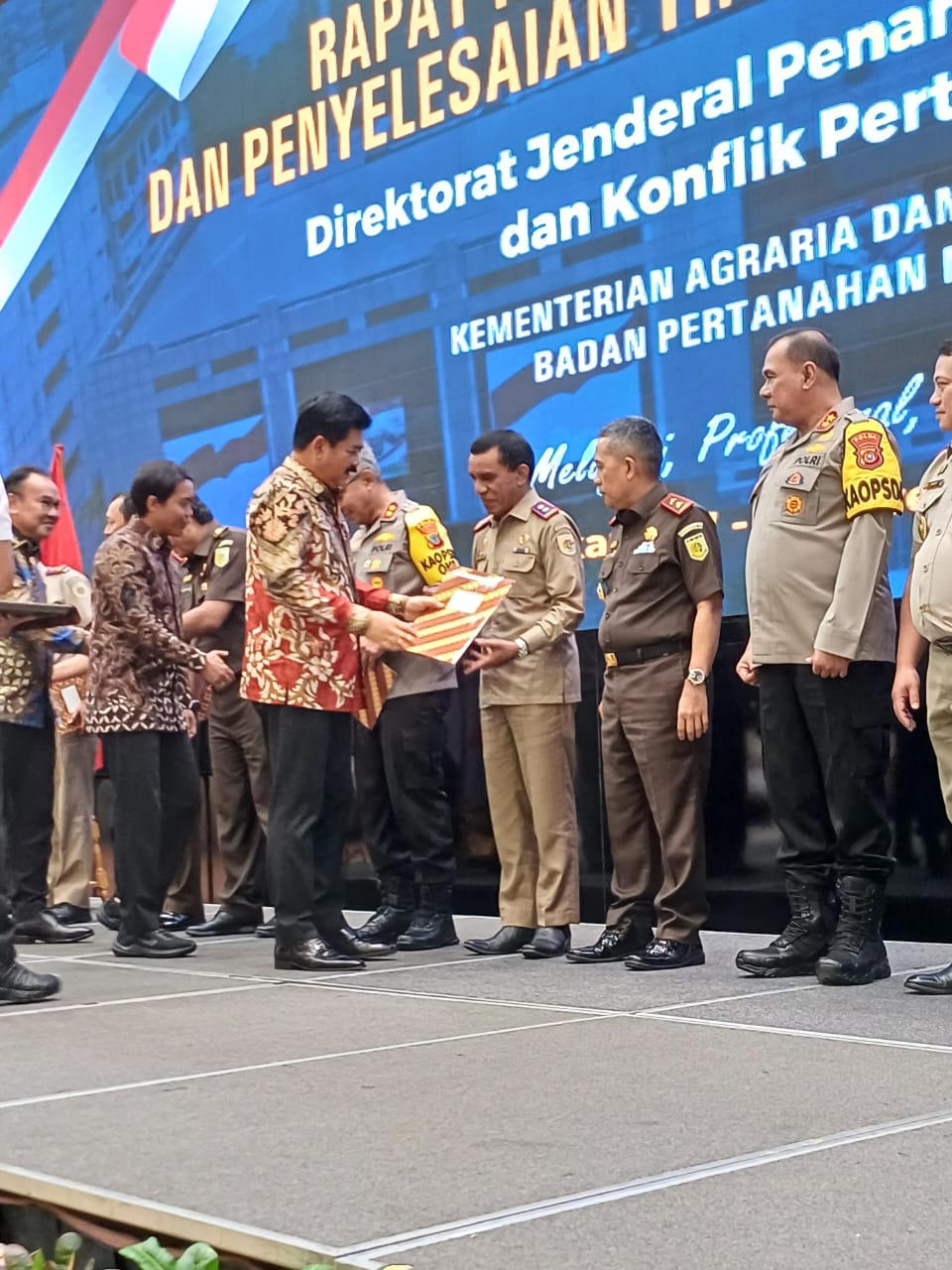 Terima Piagam Dan Pin Emas Dari Menteri ATR/BPN RI, Kinerja Satgas ...