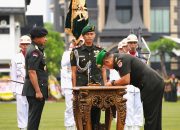Panglima TNI Jenderal Agus Subiyanto Serahkan Jabatan Kasad Kepada Jenderal TNI Maruli Simanjuntak