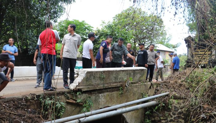 Quick Response Tangani Banjir, Pj Bupati Buleleng Instruksikan Dinas PUTR Bersihkan Saluran Air di Kalibukbuk