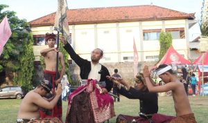 HUT Kota Singaraja ke-420: Wibu Singaraja Gempar, Ada Cosplay Raja Buleleng di Arena “Malam Semarak Buleleng Berbangga”