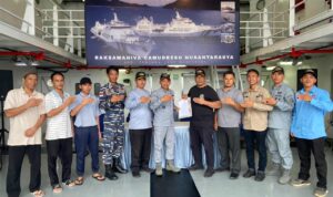 Bakamla RI Serahkan 8 Nelayan ke Pemerintah Natuna