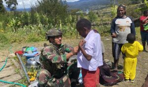 Warga Jenggernok Antusias Terima Pakaian Gratis Habema
