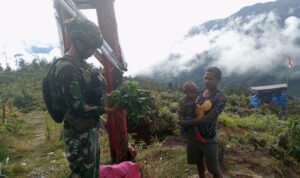 Warga Yokatapa Gembira Sambut Rosita Habema