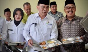 Menkop Budi Arie: MBG Serap Susu Koperasi, Peternak Untung, Anak Sehat