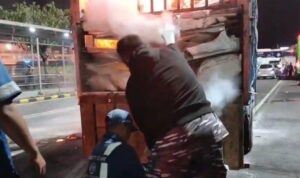Aksi Sigap Prajurit TNI AL Selamatkan Truk Terbakar di Gilimanuk