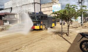 Water Cannon Disemprotkan di Jalan Lintas Aceh Selatan, Polri Minimalisir Debu Pasca Banjir WhatsApp Image at