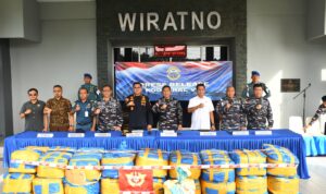 Operasi Gabungan TNI AL–Bea Cukai Bongkar Penyelundupan 1,4 Ton Sianida dari Filipina WhatsApp Image at
