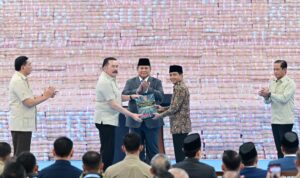 Panglima TNI Dampingi Presiden Prabowo dalam Penyerahan Aset Negara Tahap VI di Kejaksaan Agung WhatsApp Image at