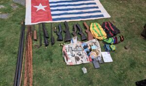 Penjelasan TNI Soal Barang Bukti Senjata Rakitan dan Dokumen OPM dalam Patroli di Kembru WhatsApp Image at ()