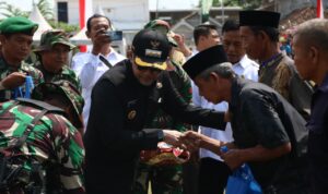 Bupati Probolinggo Salurkan Bantuan Sembako Usai Pembukaan TMMD ke-128 di Maron WhatsApp Image at