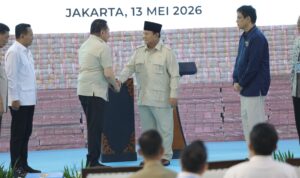 Presiden Prabowo Subianto menyaksikan langsung penyerahan denda administratif dan penyelamatan keuangan negara WhatsApp Image at