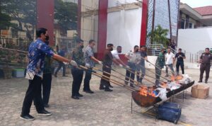 Meski Jadi Korban Banjir, Personel Polres Aceh Timur Dapat Apresiasi Khusus dari Kapolda WhatsApp Image at