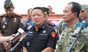 Jaksa Agung Muda Tindak Pidana Khusus (Jampidsus) Febrie Adriansyah selaku Ketua Pelaksana Satuan Tugas Penertiban Kawasan Hutan WhatsApp Image at