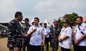 TNI AL kembali menunjukkan komitmen dan kepeduliannya di tengah masyarakat. Sebagai bentuk aksi cepat tanggap, prajurit WhatsApp Image at