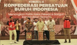 Gandeng Serikat Buruh, Wamenaker Afriansyah Noor Dorong Revisi Regulasi Ketenagakerjaan dan K3 WhatsApp Image at ()