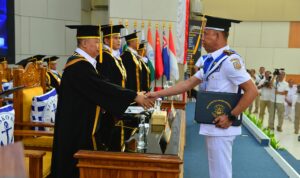Pimpin Wisuda Seskoal, KSAL Laksamana Muhammad Ali Ingatkan Perwira Jauhi Gaya Hidup Hedonis WhatsApp Image at
