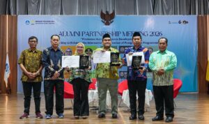 Wamen Koperasi, Bupati Blora dan Kasatgas Pusat Studi Kepolisian, Mendapat Impactful Unnes Alumni Award 2026 WhatsApp Image at