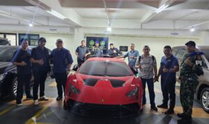 Sembunyi di Gang, Mobil Mewah Tersangka Korupsi PT QSS Akhirnya Disita Jaksa WhatsApp Image at