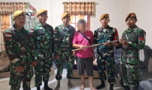 Heboh! Warga Perbatasan RI-Malaysia Serahkan Senjata Api Ilegal ke Satgas Yonarmed 19/Bogani WhatsApp Image at
