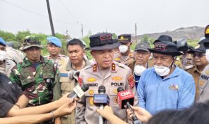 Kebakaran TPA Jatiwaringin Belum Usai, Kapolda Banten Pastikan Penanganan Maksimal WhatsApp Image at