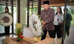 Menkop Ferry Ziarah ke Makam Bung Hatta, Tegaskan Koperasi Harus Kembali Jadi Soko Guru Ekonomi WhatsApp Image at