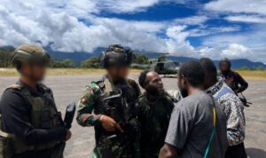 Saat Konflik Memanas, 11 Prajurit TNI Habema Bergerak Selamatkan Warga di Ugimba WhatsApp Image at