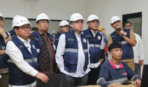 Menaker Yassierli Bawa Kabar Baik, Iuran JKK-JKM Pekerja Sampah Turun 50 Persen WhatsApp Image at ()