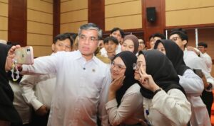 Yassierli Tantang Talenta Muda: Punya Perusahaan Sendiri Sebelum Lulus Program WhatsApp Image at
