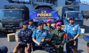 TNI AL Kerahkan KRI dr. Soeharso Bawa Bantuan dan Pasukan ke NTT Pascagempa