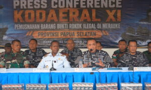 TNI AL Bongkar Pengiriman Rokok Ilegal dari Surabaya ke Merauke, 94 Dus Akhirnya Dimusnahkan WhatsApp Image at