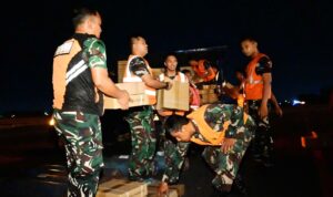 500 Koli Selang Dikirim ke Kalsel, Hercules TNI AU Perkuat Operasi Lawan Karhutla WhatsApp Image at ()