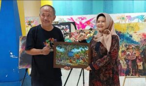 Prof. Indira Santi Hadiri Art Fair Cima’Art, Seni Disebut Jadi Ruang Hidup Wawasan Kebangsaan WhatsApp Image at ()