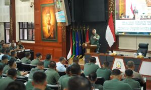 Wapang TNI Beri Kuliah Umum di Seskoad, Kepemimpinan Tangguh Jadi Sorotan WhatsApp Image at ()
