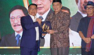 Kemenkop Genjot Hilirisasi Sawit, Koperasi Didorong Bangun Pabrik CPO Sendiri Menteri Koperasi Ferry Juliantono mendorong koperasi petani sawit membangun pabrik CPO dan kilang minyak goreng.