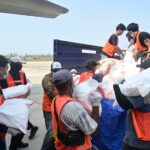 TNI melaksanakan operasi modifikasi cuaca dengan menyemai 11 ton bahan untuk membantu mengatasi karhutla di Kalimantan.