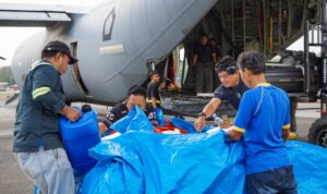 TNI Terjunkan Super Hercules, 20 Ton Garam Dikirim ke Banjarmasin dan Palembang untuk Atasi Karhutla