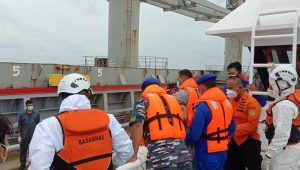 Bakamla RI Beri Pertolongan Medis ABK Kapal AS Positif Covid-19 di Perairan Natuna