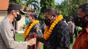 Kapolres Buleleng Wisuda Belasan Personel Polres Buleleng Yang Purnabakti TMT 1 Desember 2022