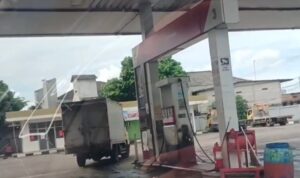 Mobil Box Siluman Diduga Bolak-balik Isi BBM di SPBU Kramatwatu, Warga Desak Kapolres Bertindak aeeb f b ad cecf