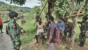 Ciptakan Situasi Tetap Aman, Satgas Kodim Yalimo Yonif RK 751/VJS Silaturahmi Kepada Warga Dan Para Tokoh