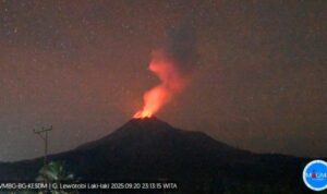 Gunung Lewotobi Laki-Laki Naik ke Level IV Awas