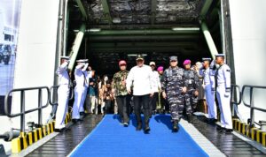 Kasal dan Menko Polkam Lepas Pemudik di KRI Banda Aceh-593, Wujudkan Mudik Aman Sesuai Arahan Presiden acbe e bf fbbadcb
