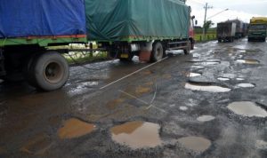Proyek Abadi! Jalur Pantura Rusak Gegara Dilalui Truk Besar, Duit Negara Abis Rp 6,5 Triliun