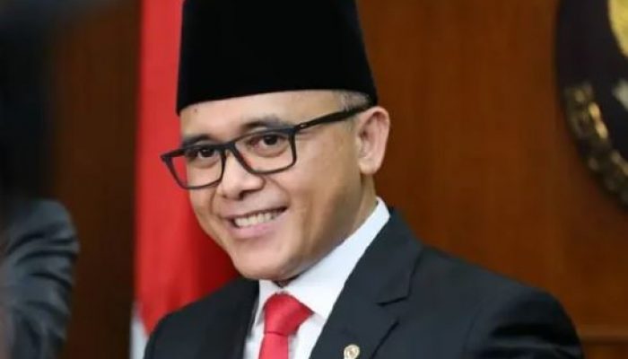 Jokowi Tunjuk Azwar Anas Menpan RB Jadi Menkumham “Ad Interim”