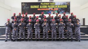 ASKOMLEK KASAL TUTUP PELATIHAN TEKNIS HARWAT ALKOM GELOMBANG I DI PASMAR 2
