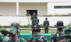 Sambut HUT Ke-61, Kodam XVII/Cenderawasih Gelar Karya Bakti Bersihkan Sampah Pasar Youtefa