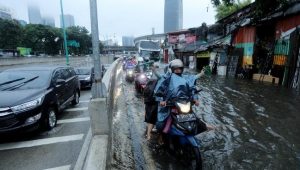 banjir-di-kawasan-mampang-cnbc-indonesiatri-susilo-4_169