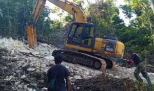 Tembus Medan Terjal Satgas TMMD Ke-122 Kodim 1805/Raja Ampat Coba Selesaikan Pekerjaan Jalan